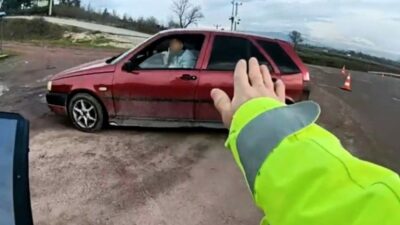 Sakarya’nın Adapazarı ilçesi Bağlar Mahallesi’nde jandarma trafik ekiplerinin rutin yol