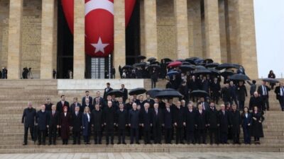 Erdoğan bu yıl 23 nisan’da anıtkabir’e gitmedi sadece Külliyesi’nde çocukları