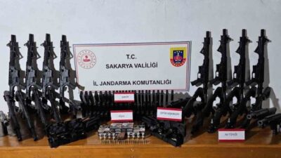 Sakarya’nın Geyve ilçesinde jandarma ekiplerince silah kaçakçılığına yönelik düzenlenen operasyonda