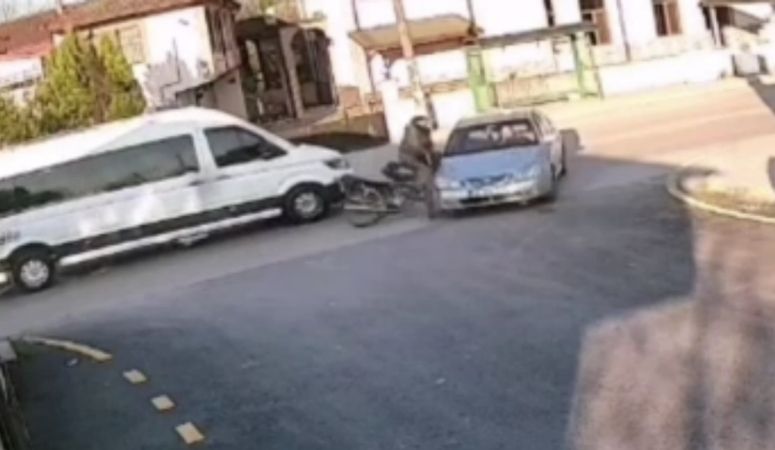 Sakarya’nın Akyazı ilçesinde bir otomobil