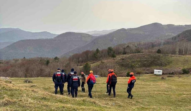 Sakarya Geyve’de 75 Yaşındaki Adam İçin Seferberlik: Havadan ve Karadan Arama Çalışmaları Yakınlarının 112 Acil Çağrı Merkezi’ne yaptığı ihbar üzerine bölgeye AFAD