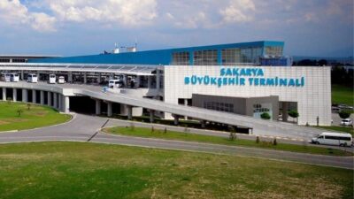 Sakarya Terminali İçin 10 Yıllık Kiralama İhalesi Sakarya Büyükşehir Belediyesi, kentin en yoğun ulaşım noktalarından biri olan