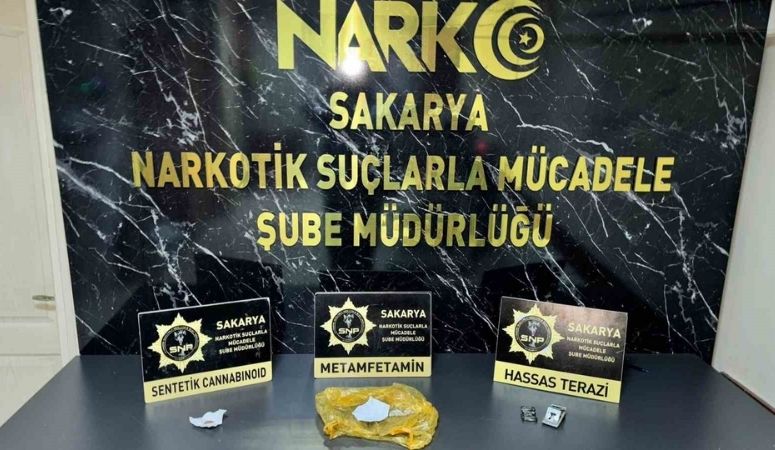 Sakarya’nın Adapazarı ilçesinde polis ekipleri,