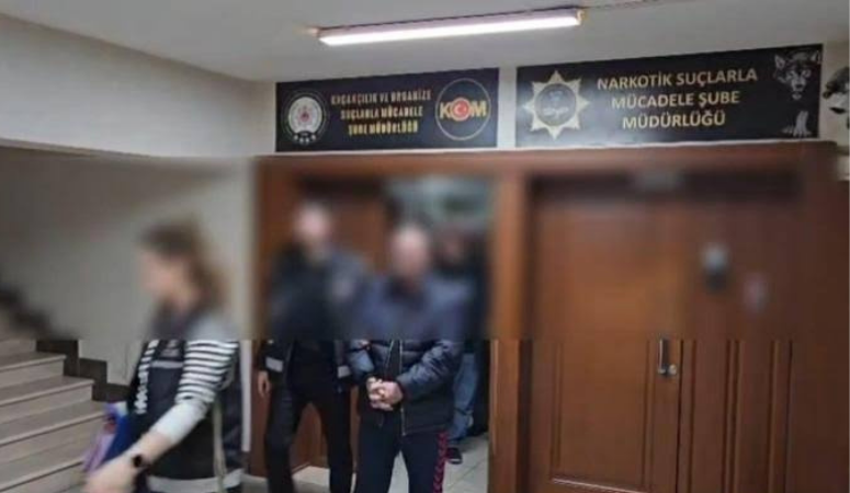 60 şüphelinin gözaltına alındığı operasyonlarda 3 kişi tutuklandı, 22 kişi