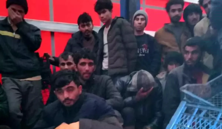 Anadolu Otoyolu'nun Erenler ilçesi geçişinde yabancı plakalı tır durduruldu. Yapılan