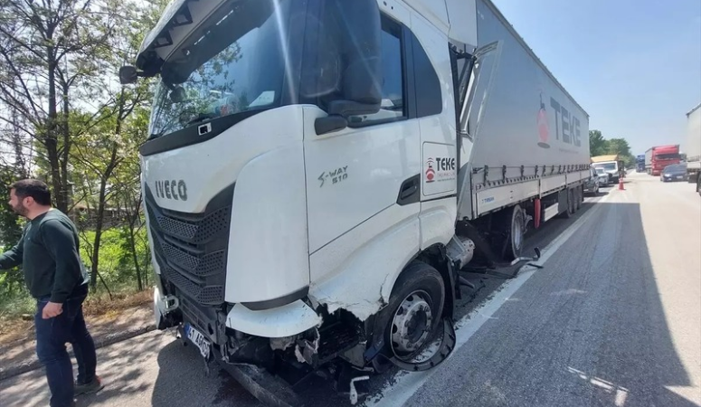 41 AGN 054 plakalı tır, Akyazı geçişi Vakıf Mahallesi mevkisinde