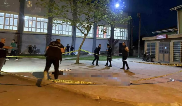 Küfür sebebiyle çıktığı iddia edilen kavgada 15 yaşındaki çocuk, 17