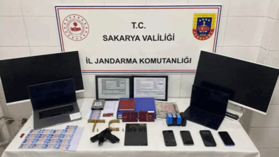Sakarya’nın Karasu ve Kocaali ilçelerinde gerçekleştirilen sahtecilik operasyonunda, resmi belgelerde