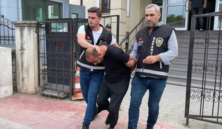 Sakarya’nın Adapazarı ilçesinde eski eşi Emir Kocasoy’u (48) tabancayla vurarak