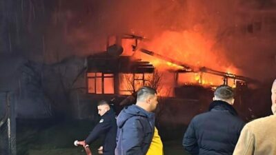 Çayiçi Mahallesi Gümrük Sokak üzerinde bulunan tek katlı ahşap bir