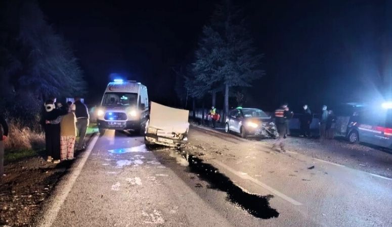 Adapazarı-Kaynarca yolu Emirdağ Kavşağı’nda zincirleme trafik kazası meydana geldi. Üç