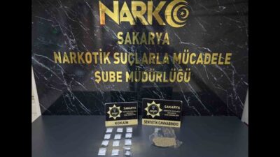 Sakarya Serdivan’da Uyuşturucu Operasyonu: Tacir Tutuklandı Serdivan’da düzenlenen uyuşturucu operasyonunda satışa hazır kokain ve sentetik maddeler