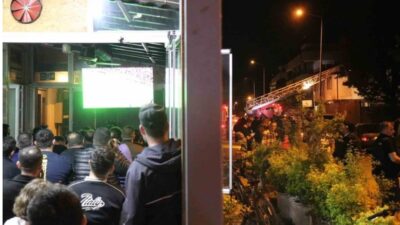 Sakarya'nın Yazlık Mahallesi'nde çıkan yangın paniğe neden olurken, bir iş