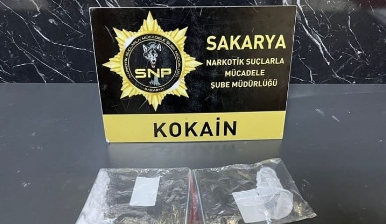 Sakarya – Polis ekiplerince düzenlenen uyuşturucu operasyonunda 8.95 gram kokain