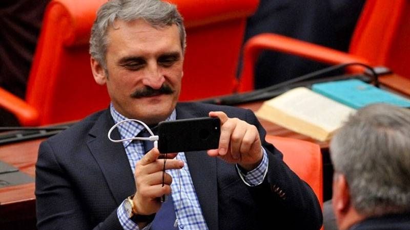 Eski AKP Milletvekili Ahmet Hamdi Çamlı, sosyal medyadan yaptığı paylaşımla