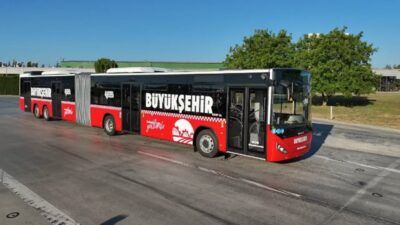 Sakarya'da sözde Türkiye'nin ikinci metrobüsü seferlere başlamış.